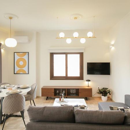 Onos - 2 Bedroom 2 Bathroom Penthouse With Terrace In Old Town 칼라마타 외부 사진