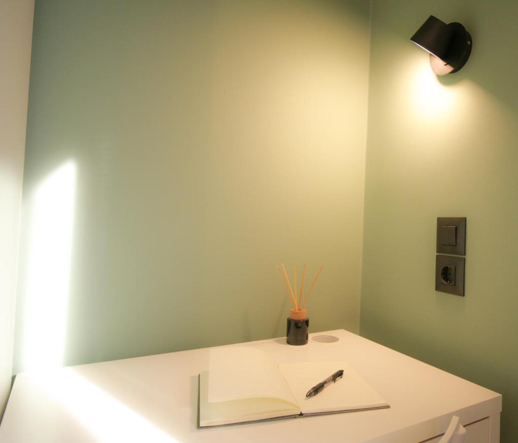 Onos - 2 Bedroom 2 Bathroom Penthouse With Terrace In Old Town 칼라마타 외부 사진