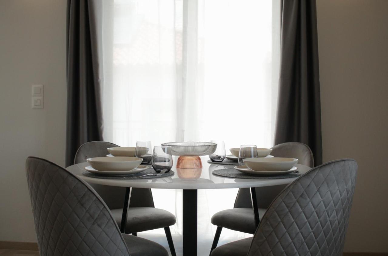 Onos - 2 Bedroom 2 Bathroom Penthouse With Terrace In Old Town 칼라마타 외부 사진