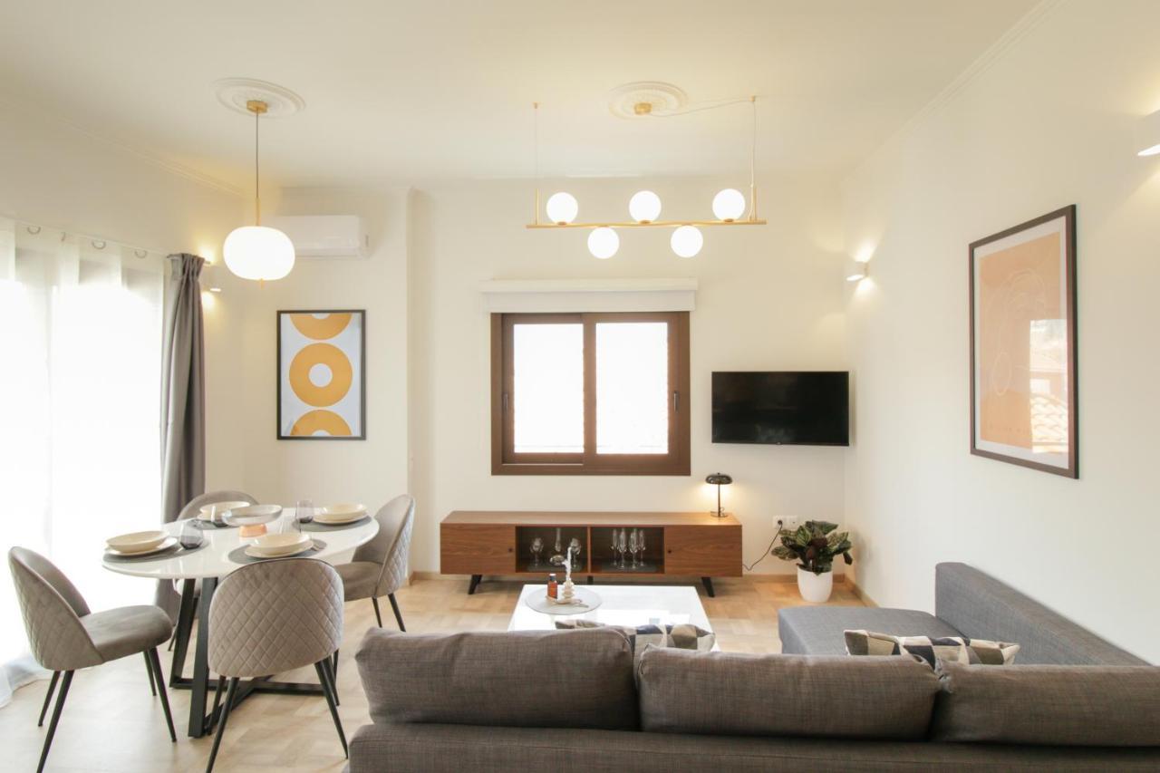 Onos - 2 Bedroom 2 Bathroom Penthouse With Terrace In Old Town 칼라마타 외부 사진